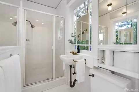 Bath - 273 Chestnut St, San Francisco, CA 94133 photo 3 of 3