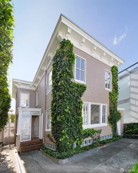 Exterior - 273 Chestnut St, San Francisco, CA 94133 photo 8 of 9