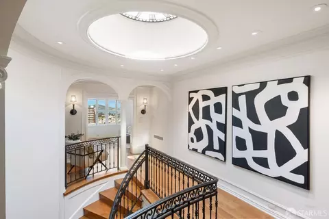 Entry Way - 2050 Jackson St, San Francisco, CA 94109 photo 3 of 4