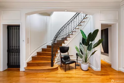 Entry Way - 2050 Jackson St, San Francisco, CA 94109 photo 2 of 4