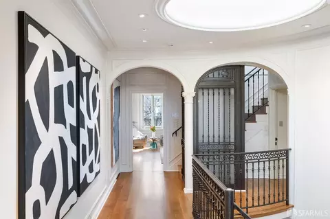 Entry Way - 2050 Jackson St, San Francisco, CA 94109 photo 4 of 4