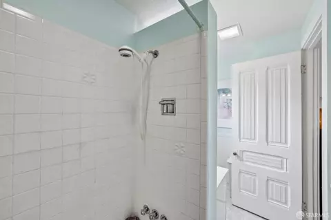 Bath - 474 29th St, San Francisco, CA 94131 photo 3 of 4