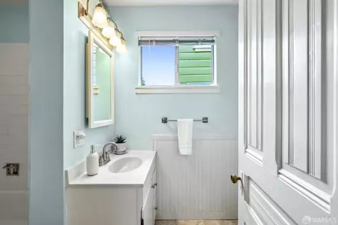 Bath - 474 29th St, San Francisco, CA 94131 photo 1 of 4