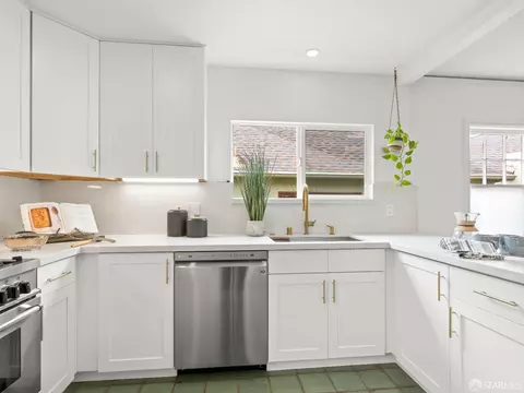 Kitchen - 1821 E 23rd St, Oakland, CA 94606 photo 2 of 5