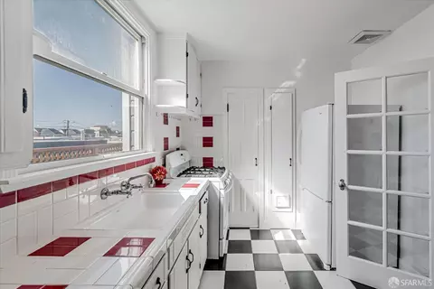 4234 Ulloa St, San Francisco, CA 94116 photo 9