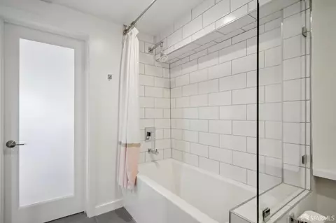 Bath - 20 Wright St, San Francisco, CA 94110 photo 4 of 4