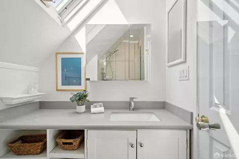 Bath - 20 Wright St, San Francisco, CA 94110 photo 1 of 4