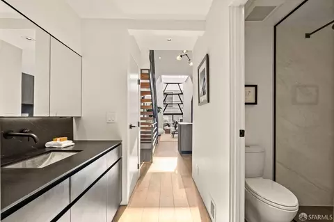Entry Way - 7 Sumner St, San Francisco, CA 94103 photo 3 of 3