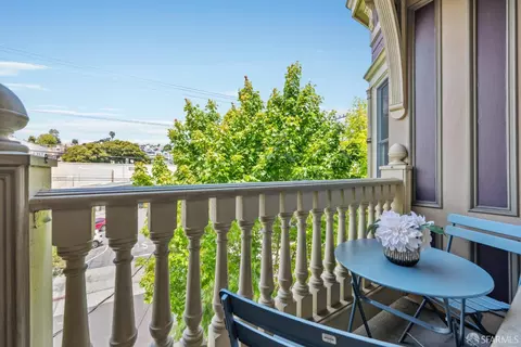 Exterior - 3953 24th St #3, San Francisco, CA 94114 photo 2 of 4