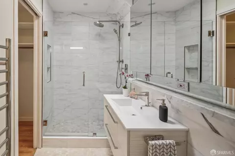 Bath - 72 Lynch St, San Francisco, CA 94109 photo 2 of 6