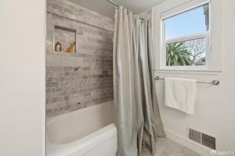 Bath - 973 14th St, San Francisco, CA 94114 photo 2 of 4