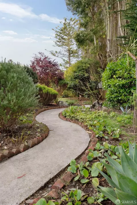 Exterior - 100 Stonecrest Dr, San Francisco, CA 94132 photo 18 of 24