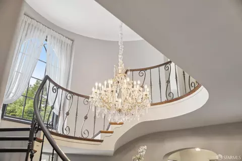 Entry Way - 100 Stonecrest Dr, San Francisco, CA 94132 photo 4 of 7