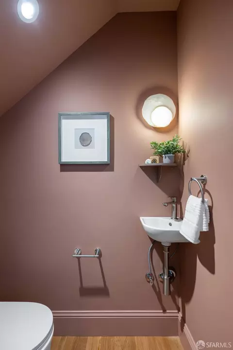 Bath - 115 Hoffman Ave, San Francisco, CA 94114 photo 1 of 3