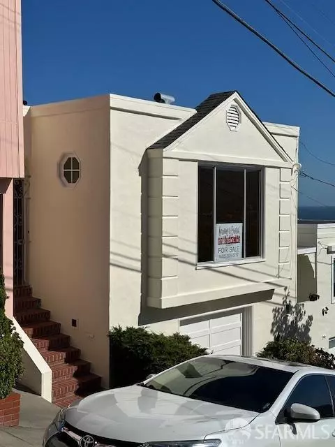 1137 Goettingen St, San Francisco, CA 94134