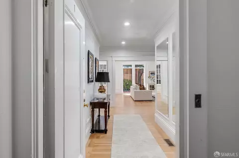 Entry Way - 1925 Pacific Ave #1, San Francisco, CA 94109 photo 2 of 2