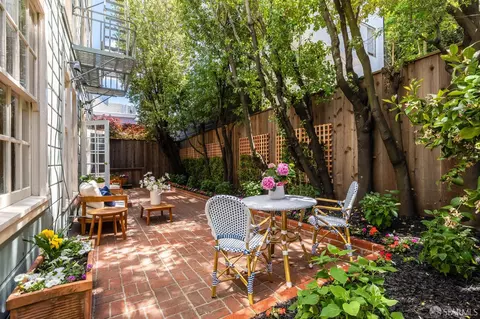 Exterior - 1925 Pacific Ave #1, San Francisco, CA 94109 photo 4 of 5