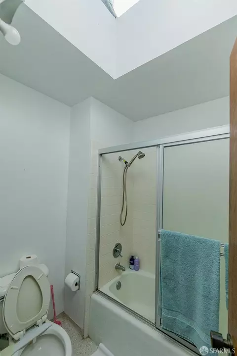 Bath - 1660 16th Ave, San Francisco, CA 94122 photo 5 of 5