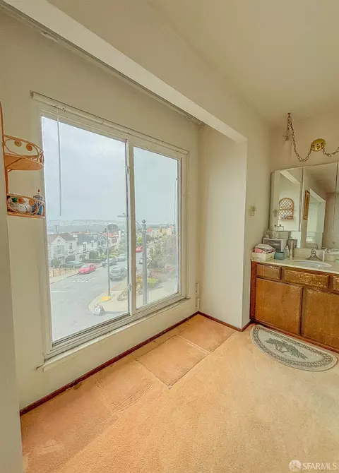 Bath - 1660 16th Ave, San Francisco, CA 94122 photo 2 of 5