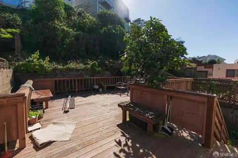 Exterior - 1660 16th Ave, San Francisco, CA 94122 photo 2 of 3