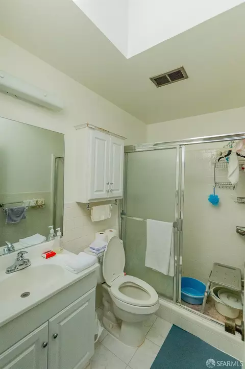 Bath - 1660 16th Ave, San Francisco, CA 94122 photo 3 of 5