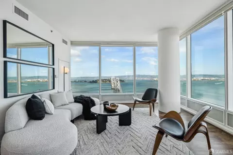 425 1st St #4202, San Francisco, CA 94105