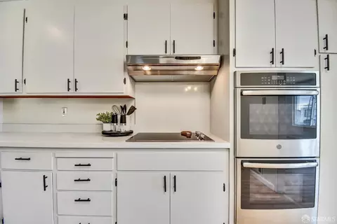 Kitchen - 2376 46th Ave, San Francisco, CA 94116 photo 4 of 5