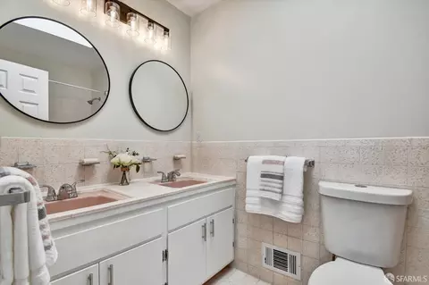 Bath - 2376 46th Ave, San Francisco, CA 94116 photo 1 of 5