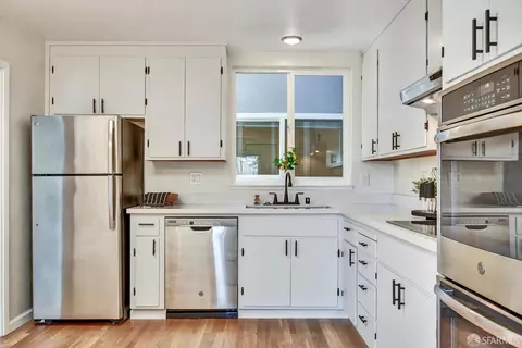Kitchen - 2376 46th Ave, San Francisco, CA 94116 photo 2 of 5