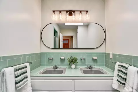 Bath - 2376 46th Ave, San Francisco, CA 94116 photo 5 of 5