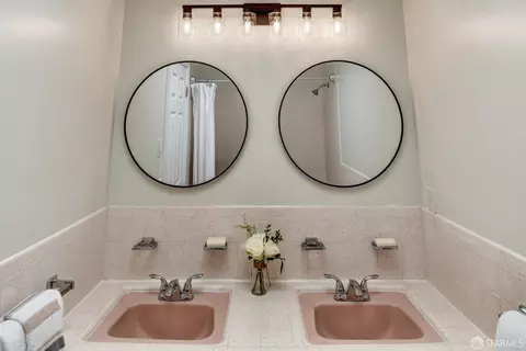 Bath - 2376 46th Ave, San Francisco, CA 94116 photo 2 of 5