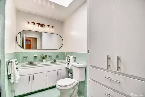 Bath - 2376 46th Ave, San Francisco, CA 94116 photo 3 of 5