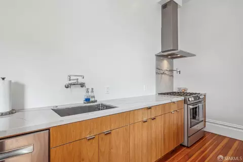 Kitchen - 908 Capp St, San Francisco, CA 94110 photo 7 of 9