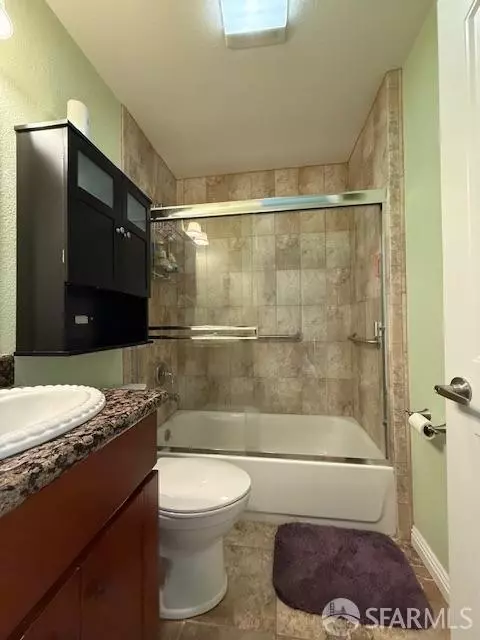Bath - 712 Oneil Cmn, Hayward, CA 94544 photo 1 of 3