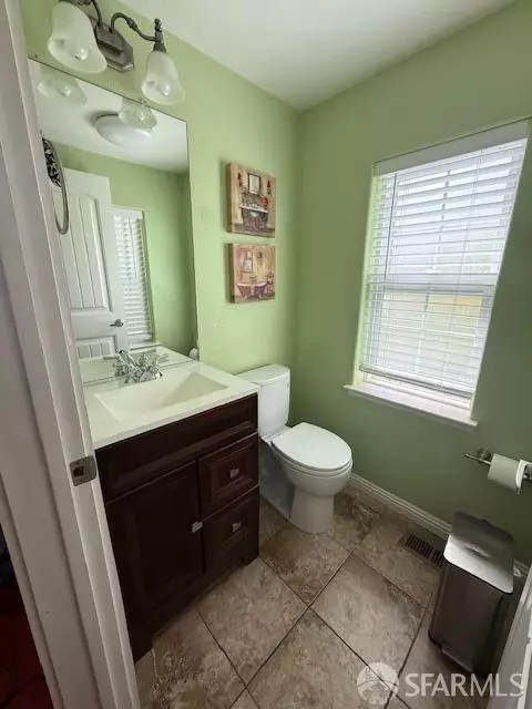 Bath - 712 Oneil Cmn, Hayward, CA 94544 photo 3 of 3