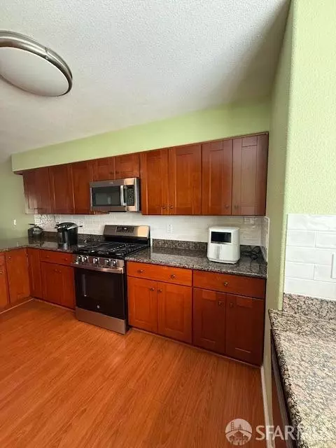 Kitchen - 712 Oneil Cmn, Hayward, CA 94544 photo 2 of 6