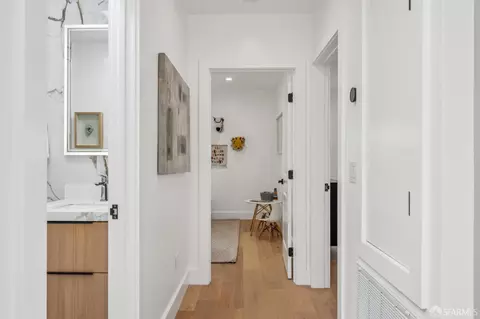 Entry Way - 2422 34th Ave, San Francisco, CA 94116 photo 3 of 8