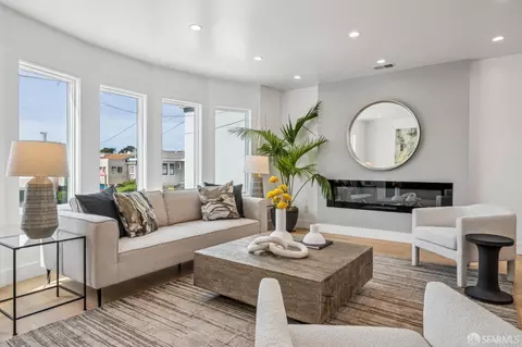 Living - 2422 34th Ave, San Francisco, CA 94116 photo 6 of 10