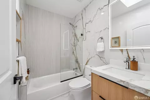 Bath - 2422 34th Ave, San Francisco, CA 94116 photo 9 of 12