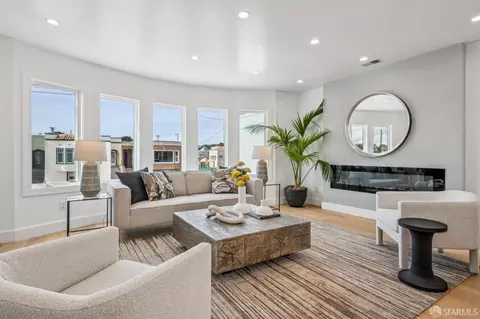 Living - 2422 34th Ave, San Francisco, CA 94116 photo 5 of 10