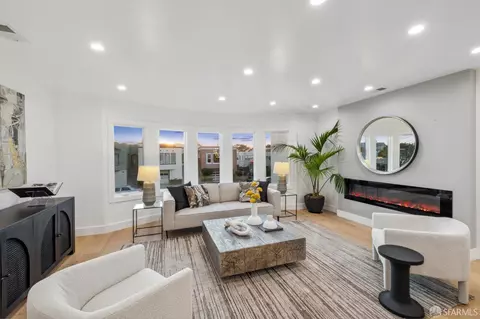 Living - 2422 34th Ave, San Francisco, CA 94116 photo 1 of 10