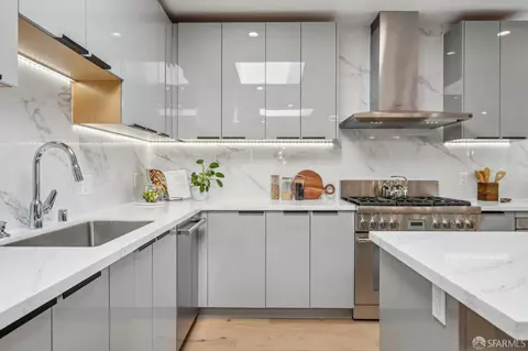 Kitchen - 2422 34th Ave, San Francisco, CA 94116 photo 12 of 14