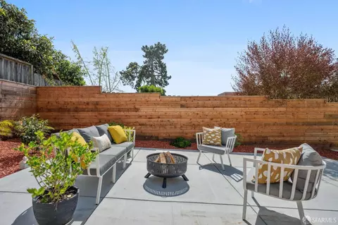 Exterior - 2422 34th Ave, San Francisco, CA 94116 photo 14 of 18