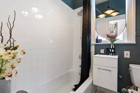 Bath - 30 Lloyd St, San Francisco, CA 94117 photo 2 of 2