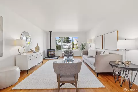 210 Filbert St, Half Moon Bay, CA 94019 photo 3