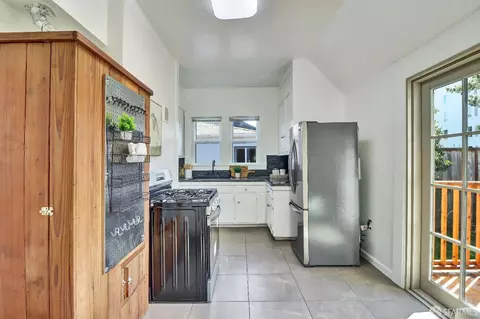 Kitchen - 2914 Newbury St, Berkeley, CA 94703 photo 4 of 4