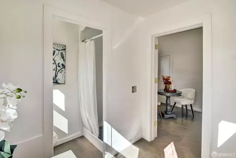 Entry Way - 2914 Newbury St, Berkeley, CA 94703 photo 2 of 3