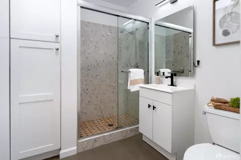 Bath - 2786 38th Ave, San Francisco, CA 94116 photo 1 of 3