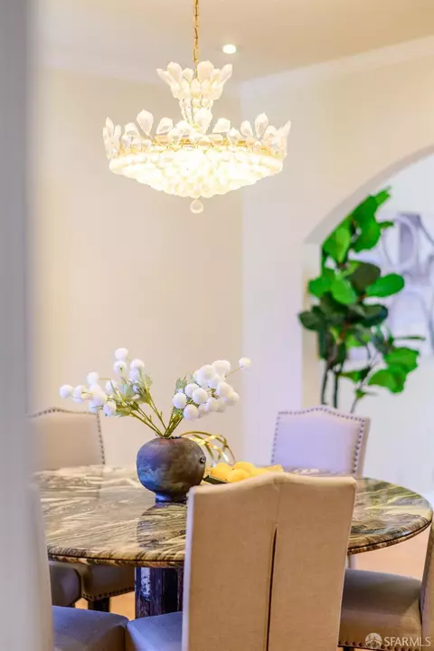 Dining - 17 Rey St, San Francisco, CA 94134 photo 1 of 5