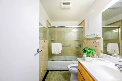 Bath - 17 Rey St, San Francisco, CA 94134 photo 8 of 10